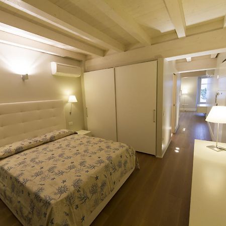 דירות לוברה La Casa Del Porto מראה חיצוני תמונה